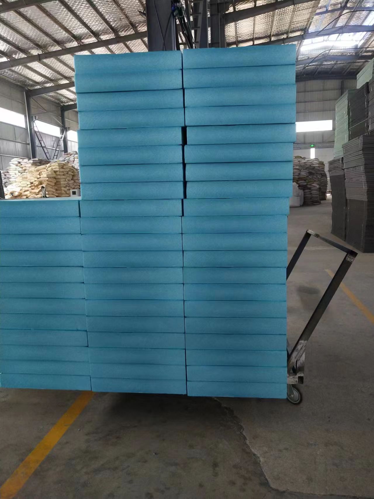 云南東南保溫材料----如何選擇阻燃擠塑板